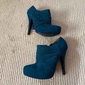 New guess booties